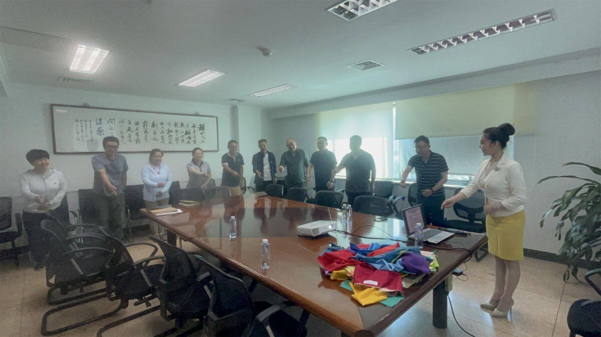 公司組織員工參加“快樂健康直通車”氣質提升講座